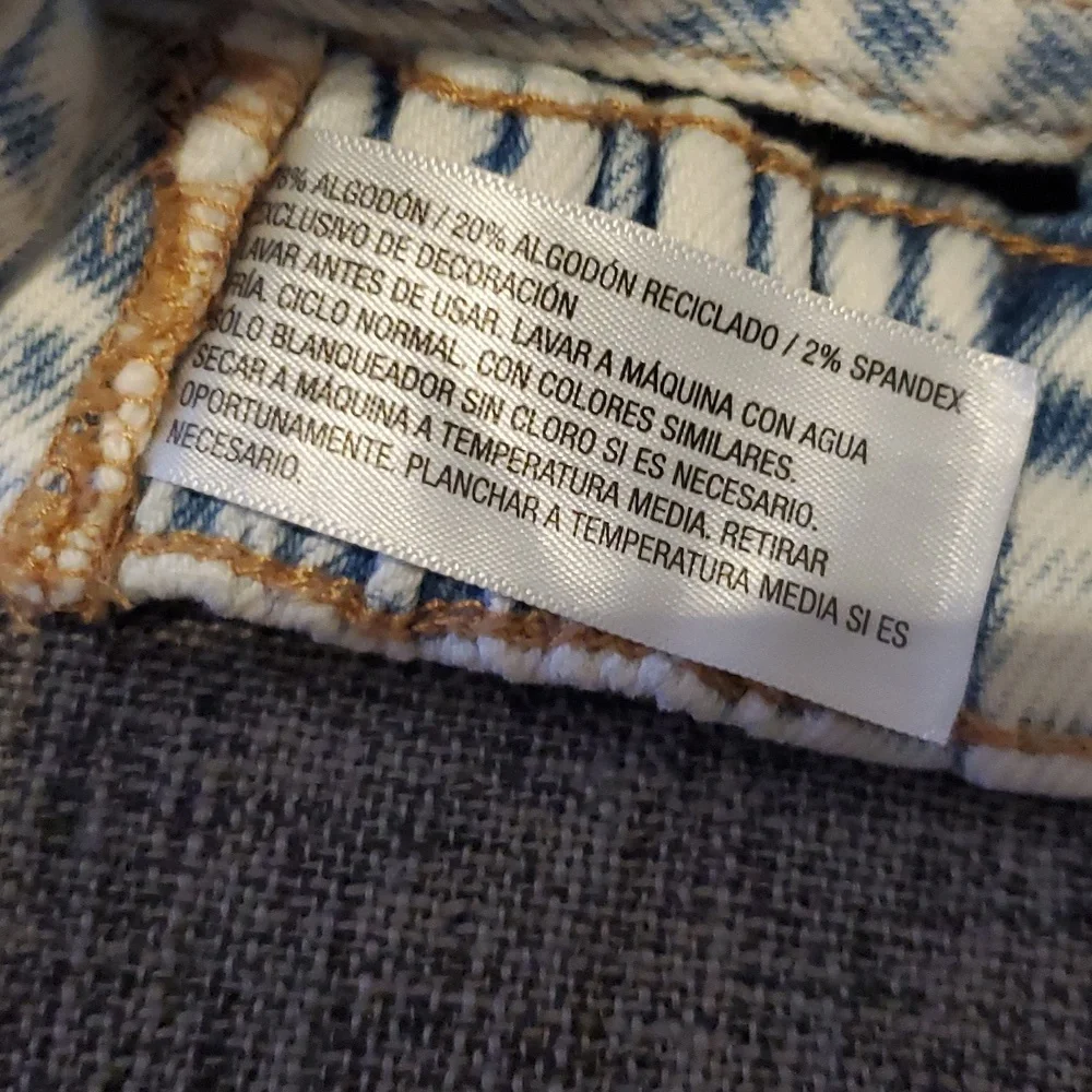 Triangle Cup Denim Tank Top Wild Fable Acid Wash Floral Embroidered Sz LG #M26 - Picture 5 of 8